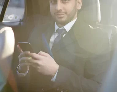 client-content-ayant-reserver-un-VTC-a-Roissy