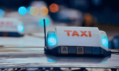 compagnie-de-taxi-dans-les-alpes-maritimes-pour-transport-conventionne-antibes