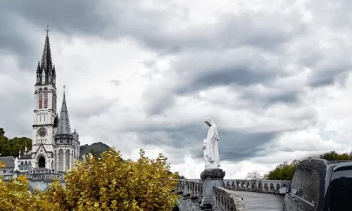 navette-mini-bus-toulouse-lourdes-pour-groupe-de-pelerins