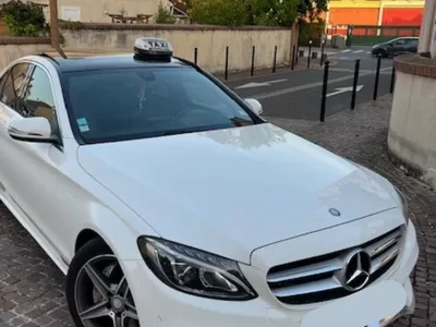 vehicule-taxi-evry-a-disposition