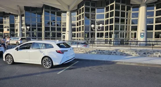 Véhicule blanc de Transport VTC à La Réunion