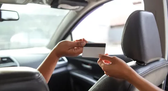 Cliente réservant un chauffeur Prestige VTC Paris